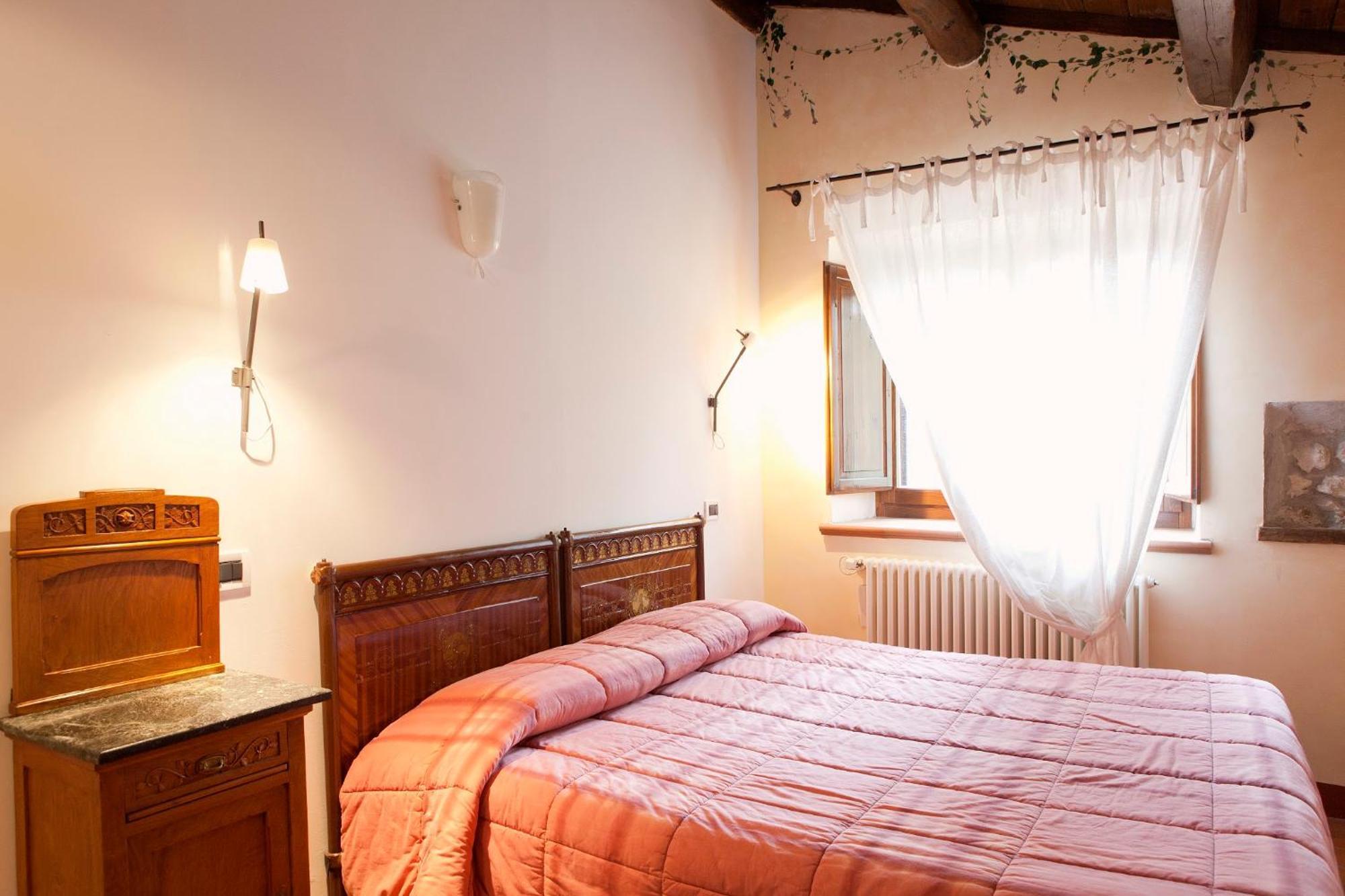 Locanda Sul Lago Santo Stefano Di Sessanio Rom bilde