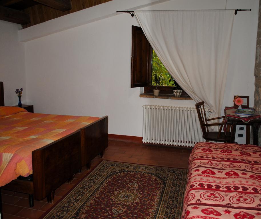 Locanda Sul Lago Santo Stefano Di Sessanio Rom bilde
